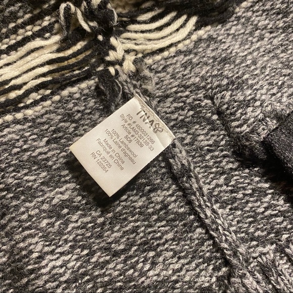 Aritzia TNA 100% lambswool sweater - Picture 5 of 5